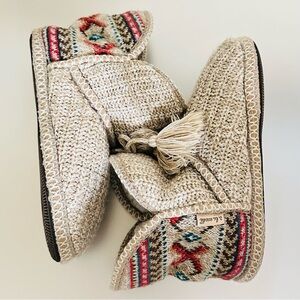 A La Mode Knit Cozy Faux Fur Lined Tassel Multicolor Slipper Boots Sz M 7–8